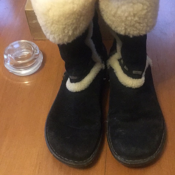 UGG Boots - Picture 3 of 3